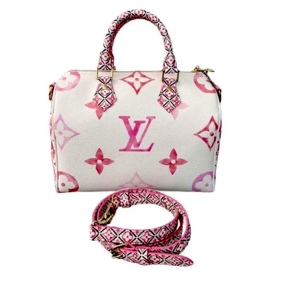 The Pool Speedy Bandouliere 25 Pink Rose 2023 comes with receipt.